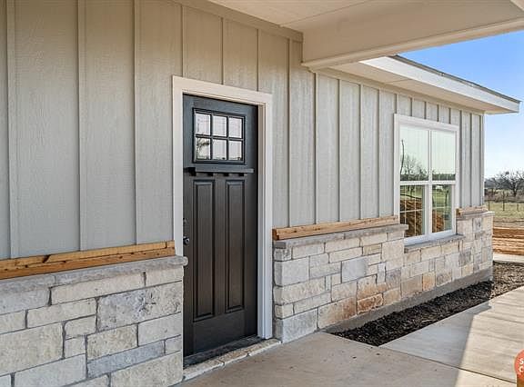 2nd image of 106 Fox Hollow Ln