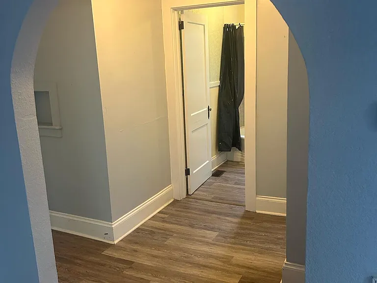 825 N Jackson St — Photo 9