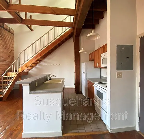 402 W Frederick St #302 — Photo 2
