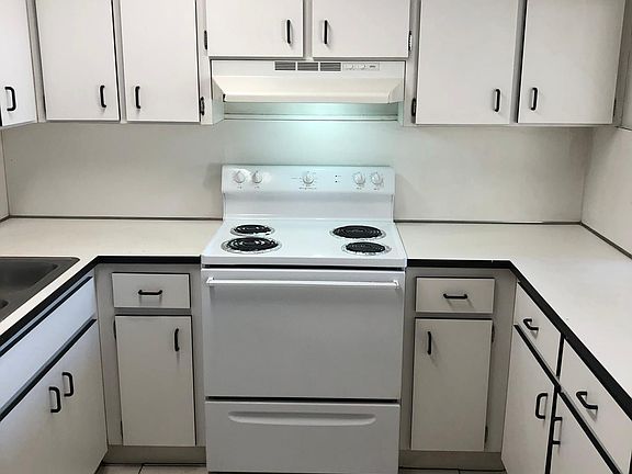 4th image of 201-370 E 34th St #201
