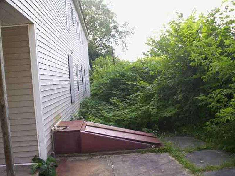 5th image of 1764 CARRIE Street
