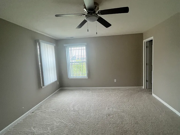 1873 Doncaster Dr — Photo 11