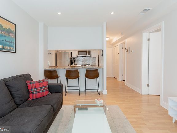 4th image of 130 N Bread St #218
