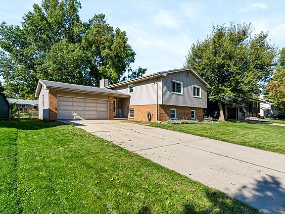 2nd image of 107 S Bayberry Ct