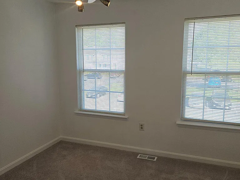 2346 Hazelwood Ct — Photo 16