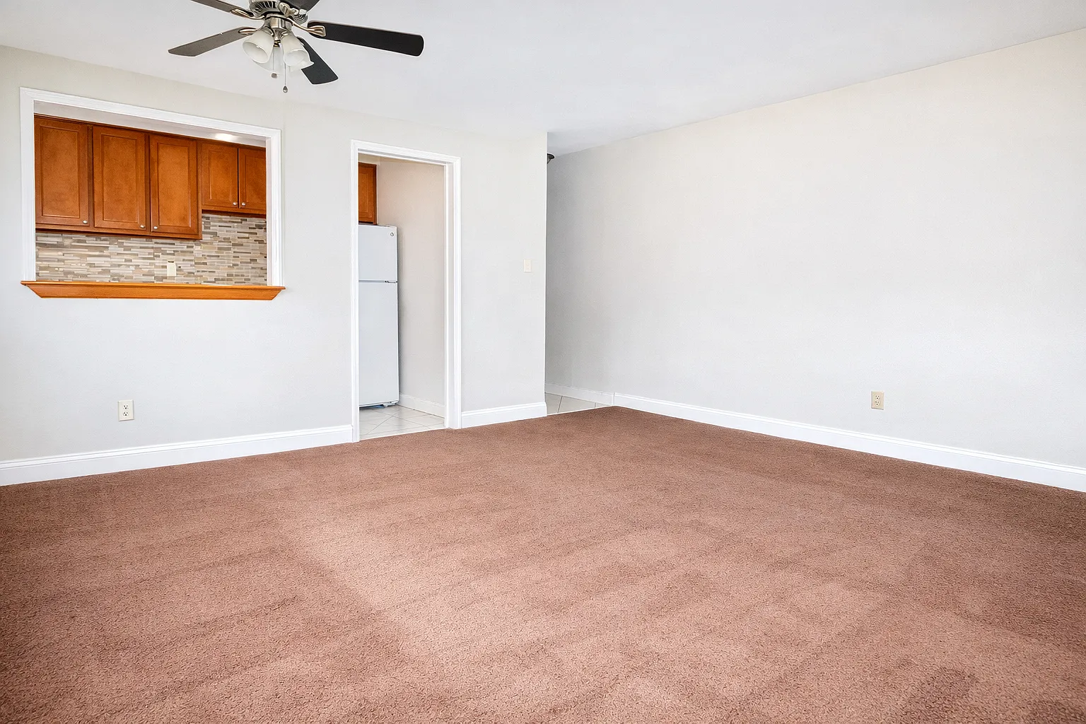 2 bed, 800 sqft, $979 — Photo 2