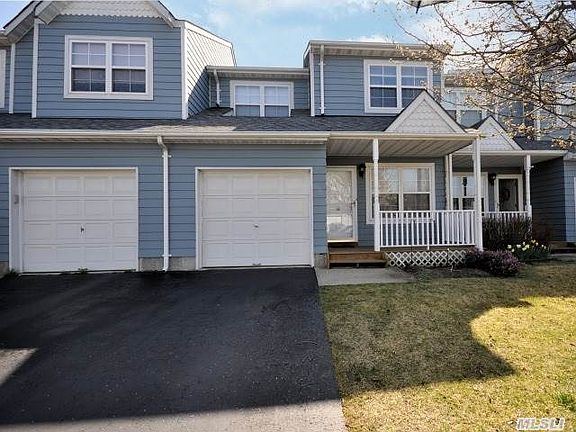 5th image of 92 Sprucewood Blvd