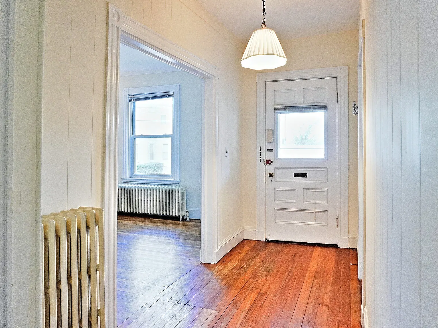 3 bed, 1.0 bath, 1235 sqft, $2,950 — Photo 2