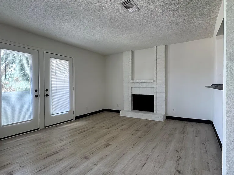 1319 Brenda Ln #B — Photo 2