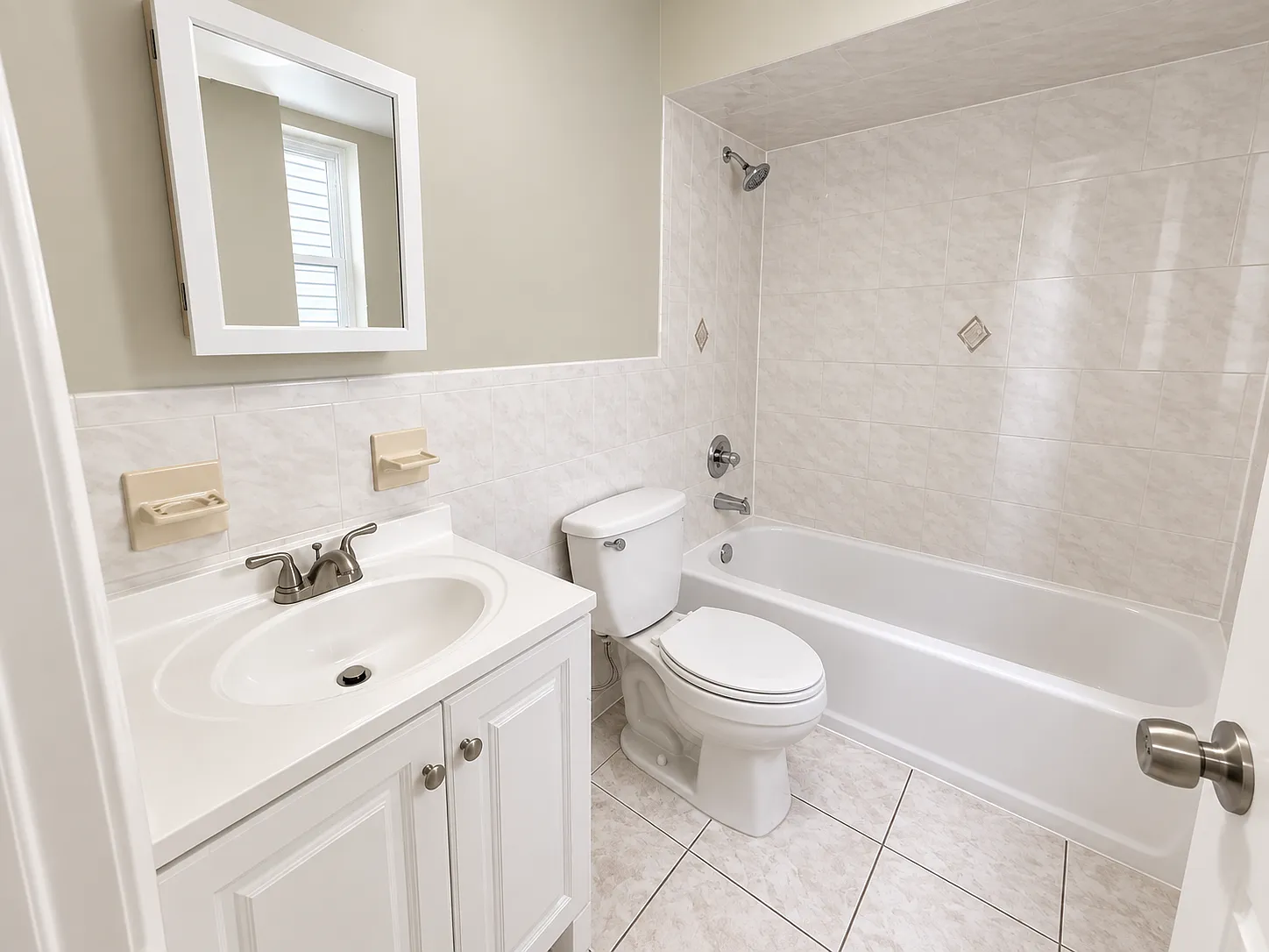 4 bed, 1350 sqft, $2,345 — Photo 2