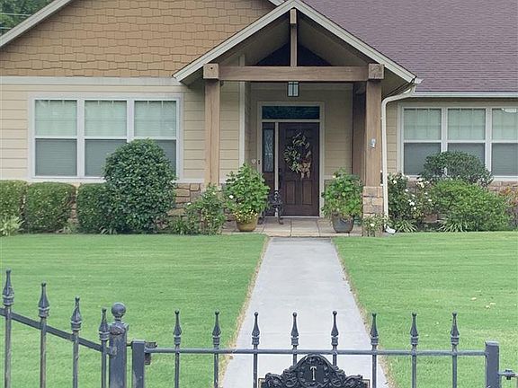 2nd image of 105 Lakeside Ct