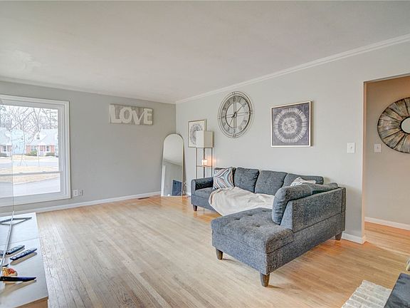 4th image of 71 Sandcreek Dr