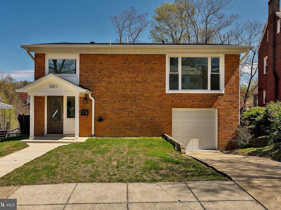 1st image of 3651 Highwood Dr SE