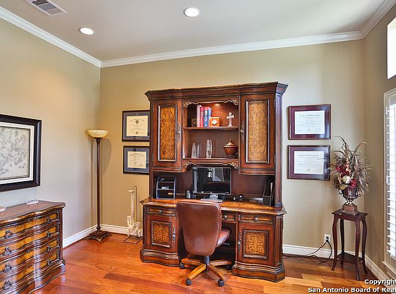 4th image of 9043 Woodland Trce