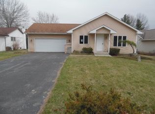 405 Candlewick Blvd SE, Poplar Grove, IL 61065