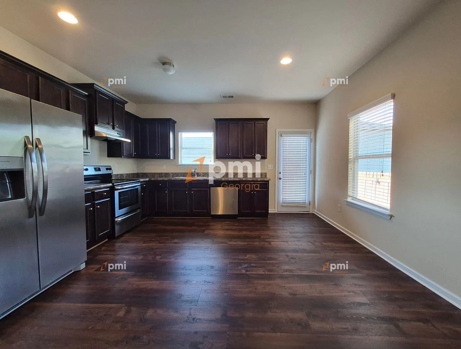 3 bed, 2.0 bath, 1382 sqft, $1,775 — Photo 2