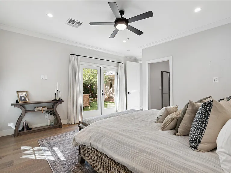 4301 E Calle Feliz — Photo 16