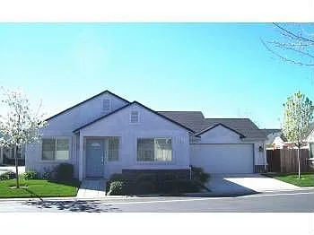 592 Village Dr photo 1