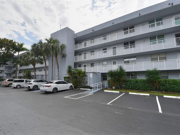 4th image of 116 Royal Park Drive #1D