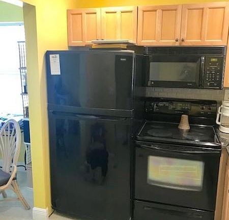 4th image of 646 Snug Harbor Dr