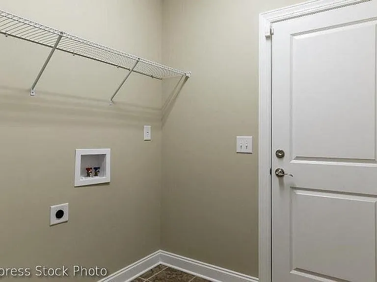111 Cypress Cir — Photo 5