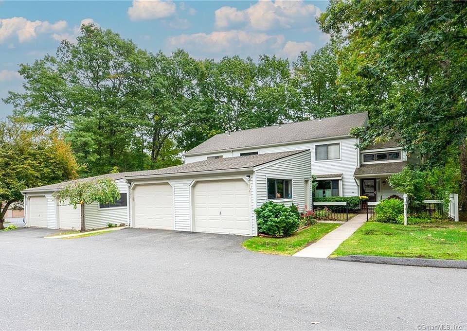 1st image of 122 Farmington Chase Cres #122