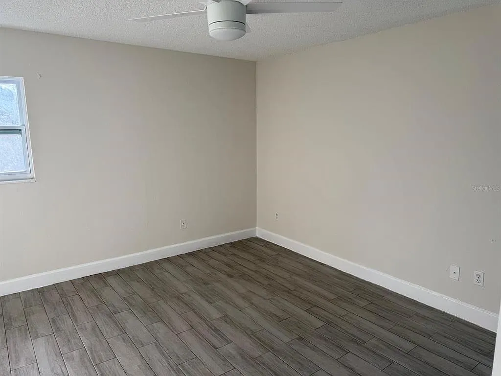 3 bed, 1.0 bath, 1000 sqft, $2,100 — Photo 3