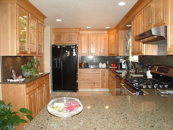 Remodeled Kitchen w/ granite slab counter tops, stainless steel applainces 
