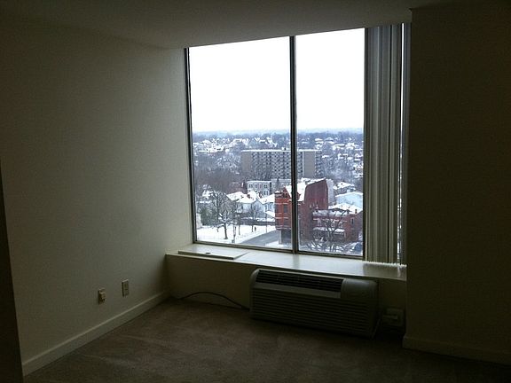 4th image of 810 Matson Pl Unit 1205