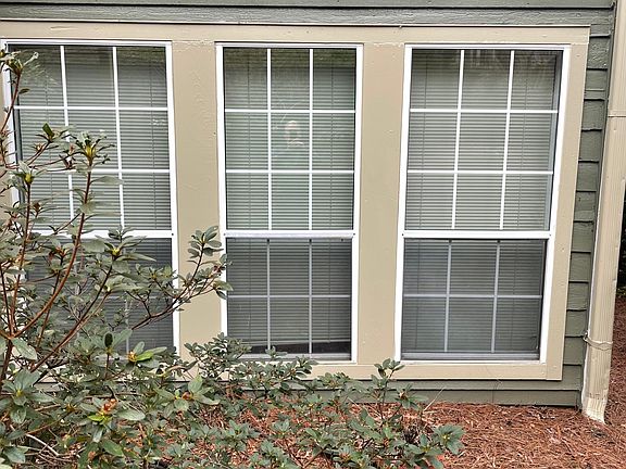 4th image of 1001 Riverview Dr SE