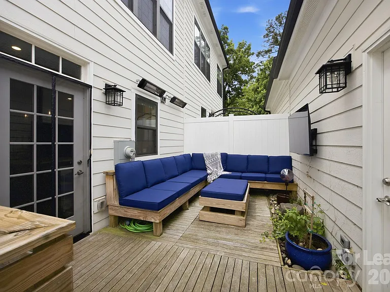 519 Griffith Village Ln — Photo 15