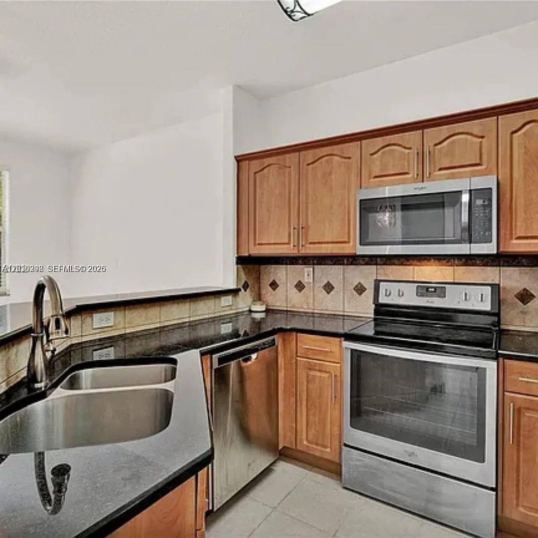 Island At Doral 1st Addn — Photo 4