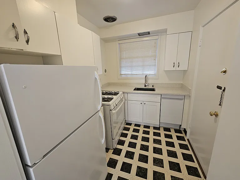 1935 Clay St #302 — Photo 9