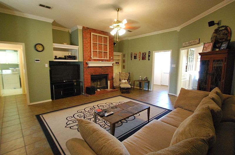 1st image of 204 Eastgate Dr