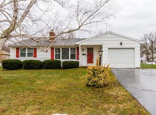 41 Beacon Hills Dr N, Penfield, NY 14526