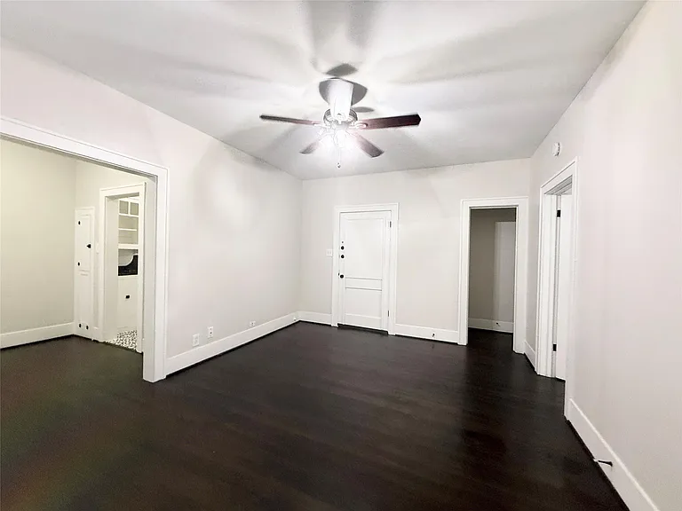 1126 Berthea St #11 — Photo 3