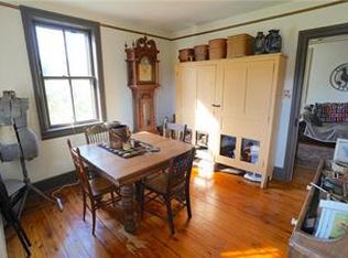 4828 S Cypress Dr, Walnutport, PA 18088