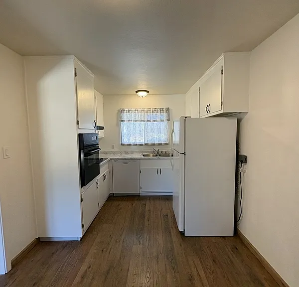 7631 Adrian Dr — Photo 8