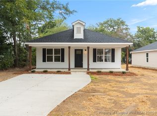 211 E Washington St, Coats, NC 37521