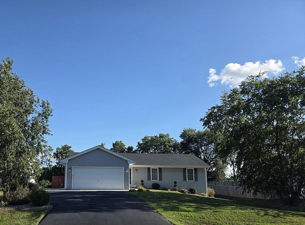 638 Angelica Ln - Property Image
