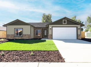 1014 N Walnut St, Woodlake, CA