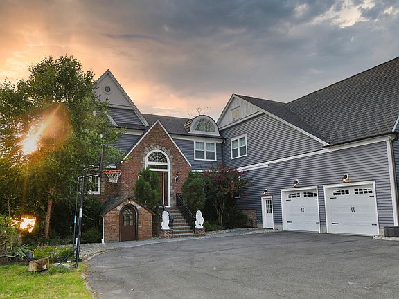 2nd image of 2619 River Road