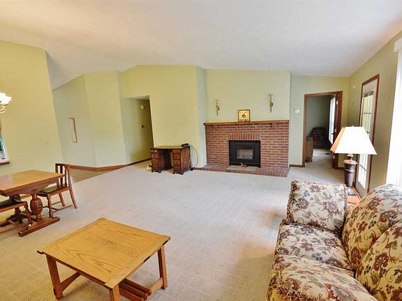 3rd image of 25 Windy Hill Dr