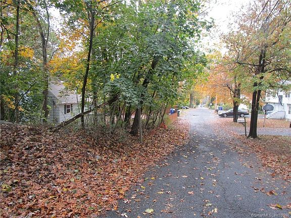 5th image of 377 Woodlawn Ave