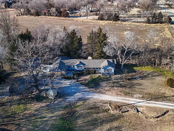 2nd image of 113 S Country Club Rd