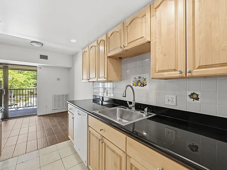 2255 Castle Rock Sq #21C — Photo 7