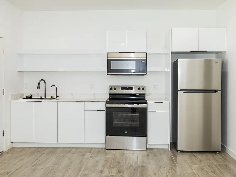 423 W Schunior St #1 — Photo 6