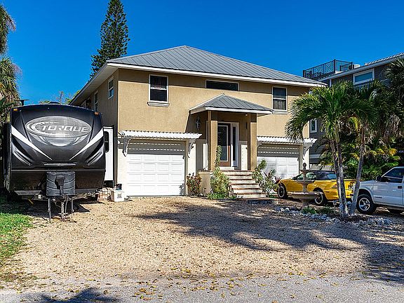 2nd image of 208 Harbor Ln