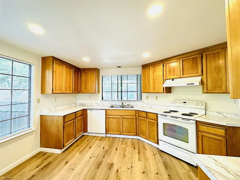 1537 Yarberry Dr — Photo 12
