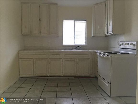 5th image of 871 NW 5th Ave